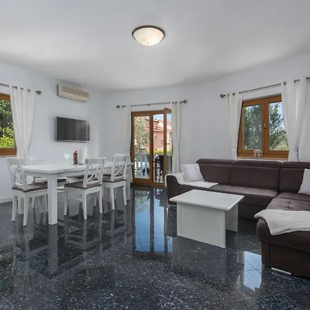 Nias Place Apartment