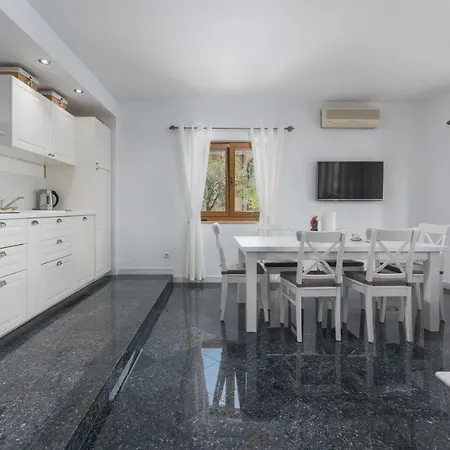 Nias Place Apartment Zambratija (Istria)