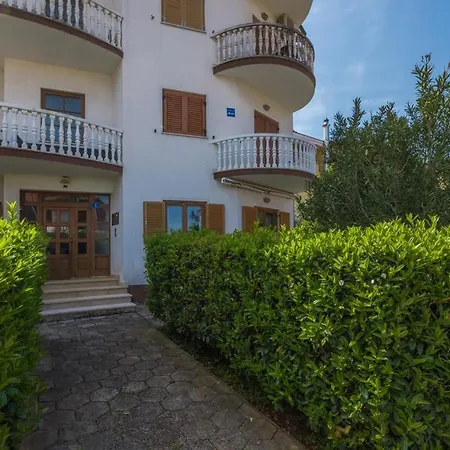 Nias Place Apartment